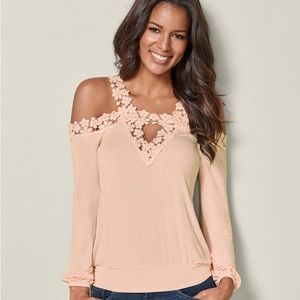 Gorgeous brand new cold shoulder lace top 💕